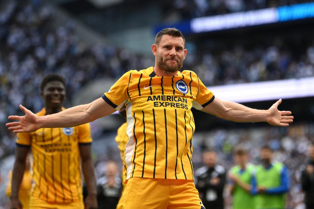 世界杯小组赛抽签揭晓，各组形势激烈，比利时、西班牙、法国等强队争夺晋级，姆巴佩与哈兰德有望对决，阿根廷实力强劲，晋级概率极高。